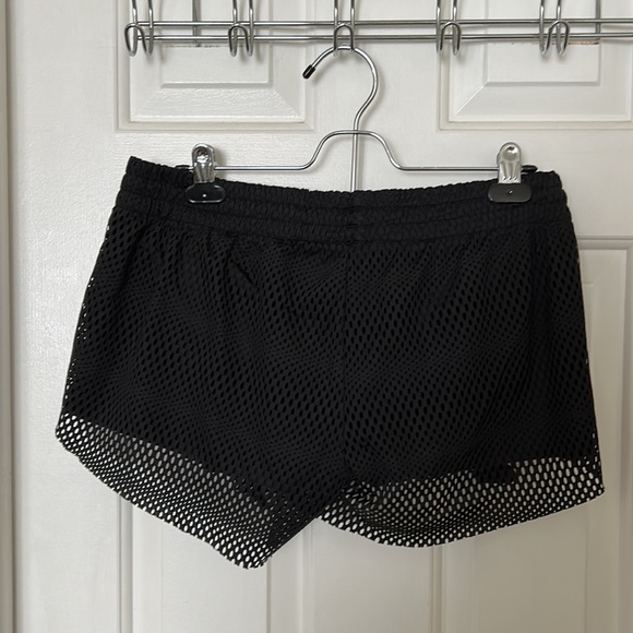 Adidas running shorts size M - Picture 2 of 3